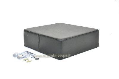 Black rear cushion for Vespa 125 V30&gt;33T&#x2F;VN&#x2F;VM&#x2F;150 VL&#x2F;VB 