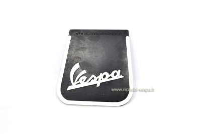 Schwarzer Spritzschutz mit Vespa-Logo 