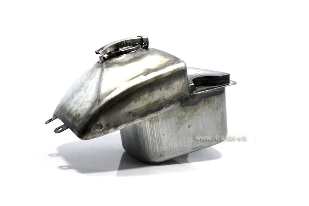 "Six Days" model enlarged fuel tank for Vespa 125 V30 