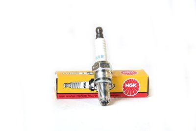 Candela d'accensione NGK schermata CR8EKB per Vespa 125&#x2F;300 GT-GTS-GTL-GTV 