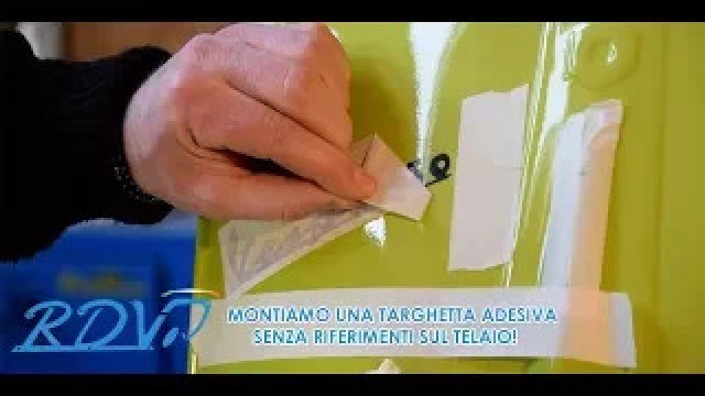 Tutorial montaggio targhetta adesiva Vespa 50 senza riferimenti