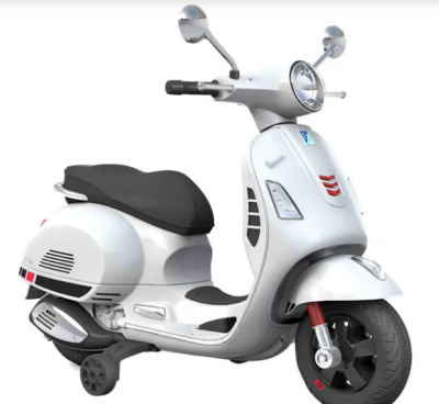 Scooter per bambini Vespa GTS 300 Super elettrico 12V di colore bianco 