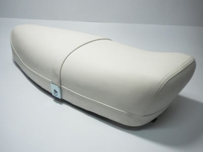 Complete white seat for Vespa 50&#x2F;90&#x2F;125 Primavera ET3 